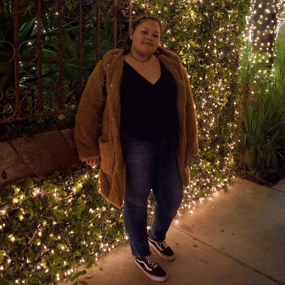 Meet your Posher, Stephanie X Genesis - Picture 2 of 5